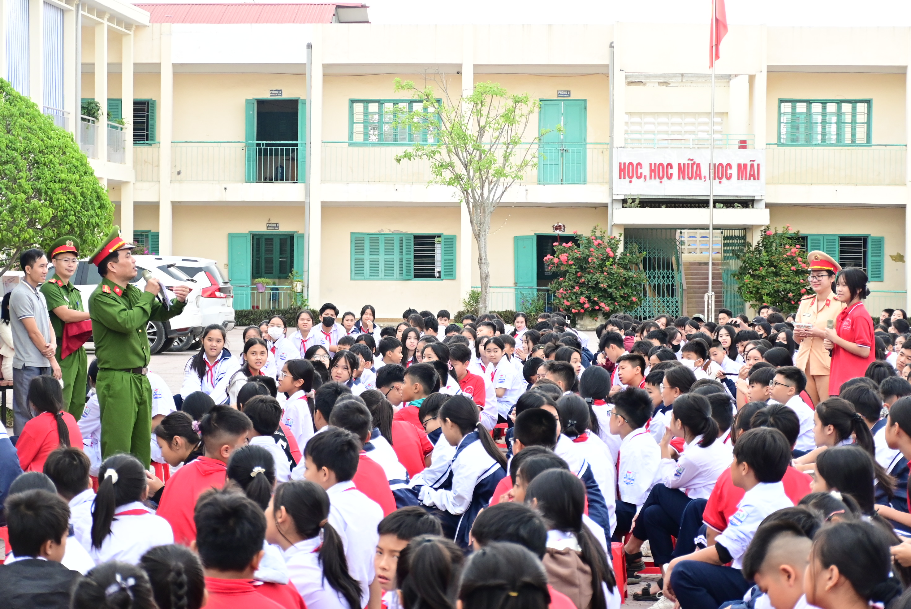 Một số điểm mới liên quan tới quy định bảo đảm an toàn cho trẻ em khi tham gia giao thông